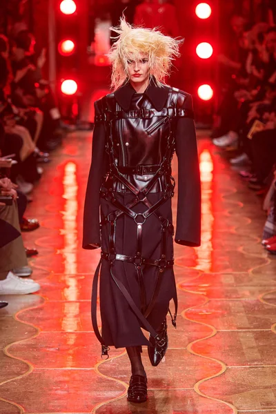Look 29